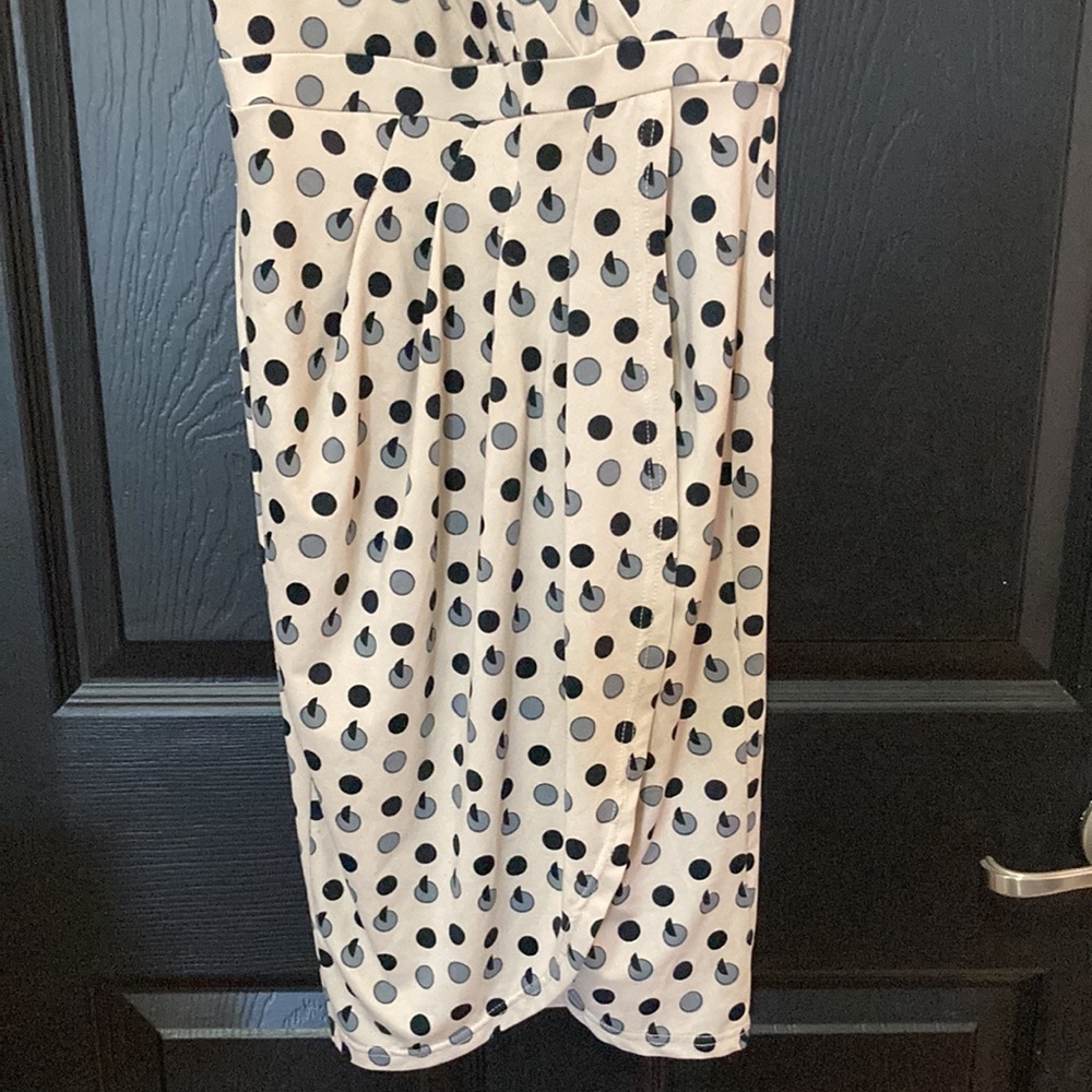 SunnyGirl🖤Womens Light Tan Short Sleeve Dress Size Sm Excellent condition - Picture 2 of 10